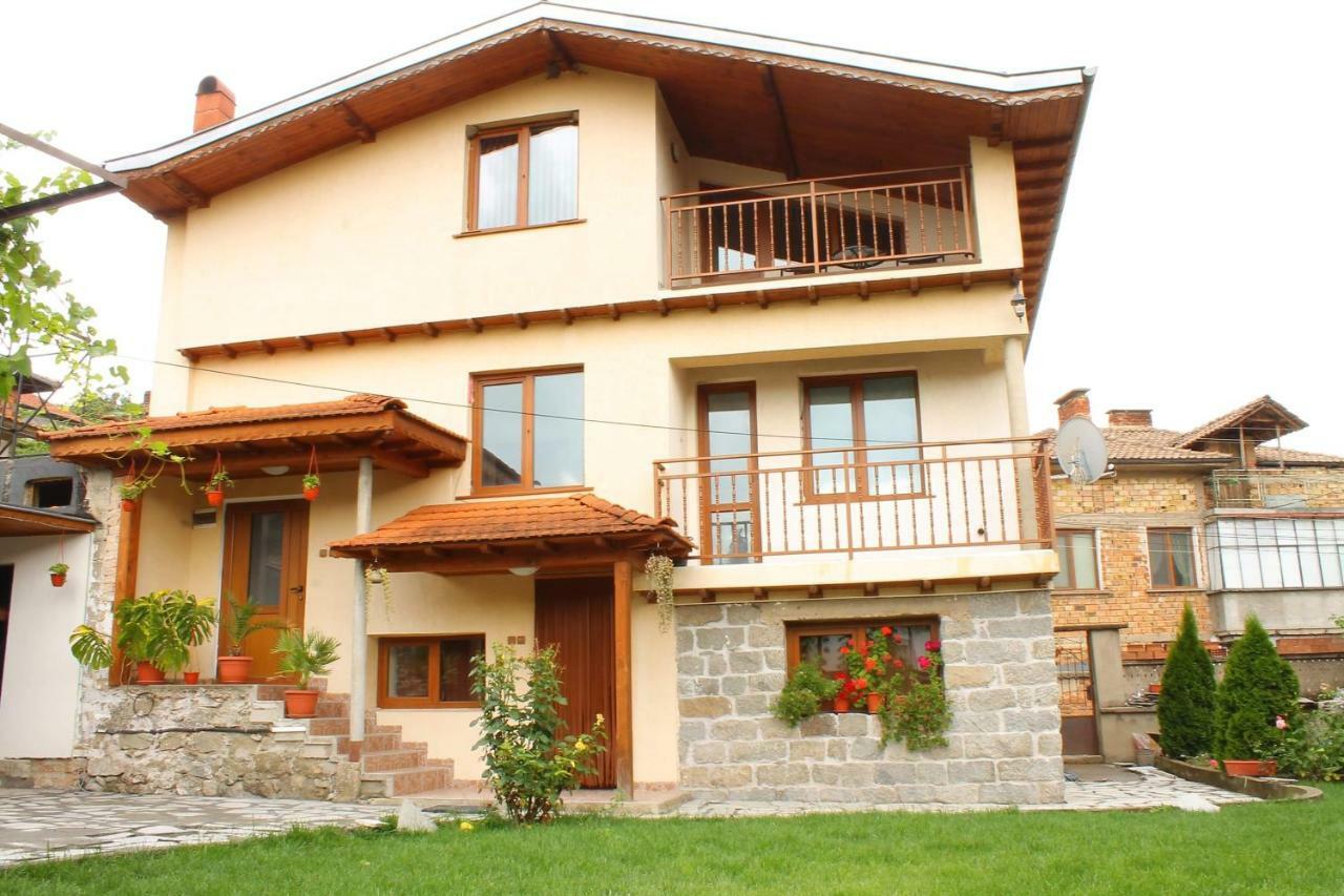 Стаи За Гости Диневи Kalofer Exterior foto